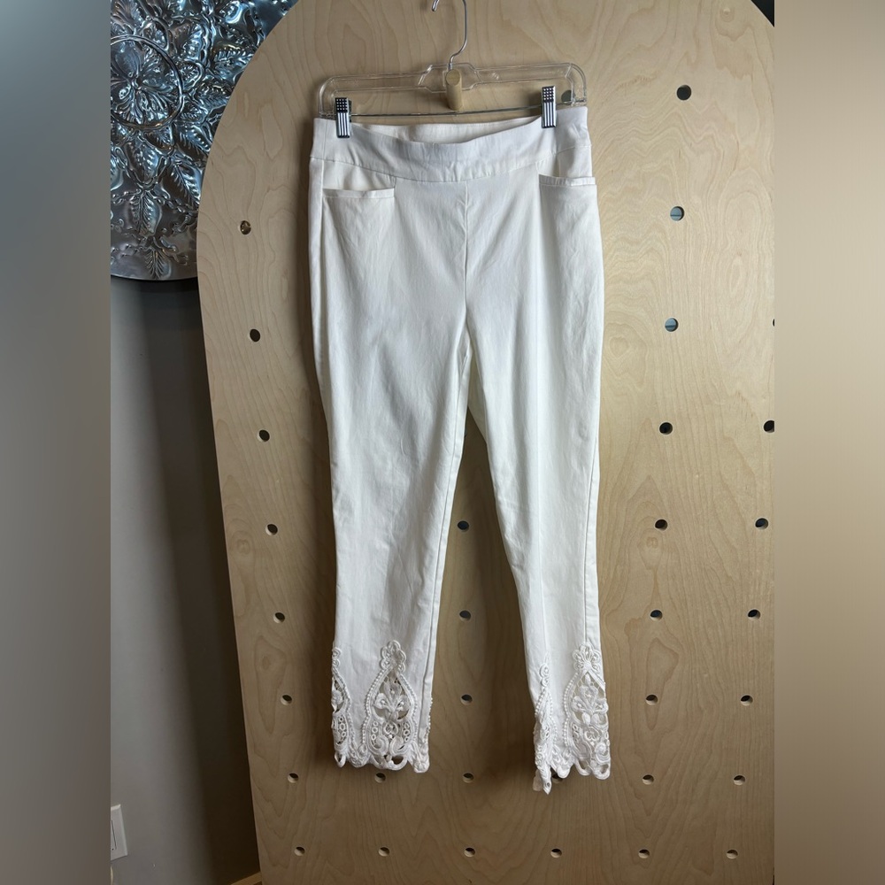 Chico’s White So Slimming Crochet Bottom Pant Size 4 Tall Chicos